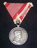 TAPFERKEITSMEDAILLE SILBER KAISER KARL 2. Klasse Stempelschneider Kautsch